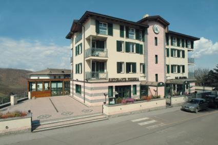 Hotel Kristall Loiano Extérieur photo