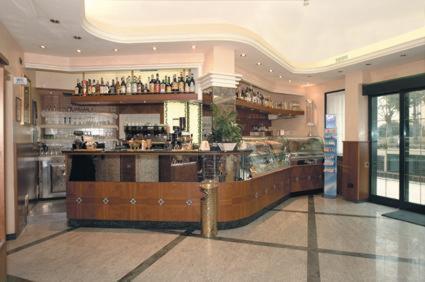 Hotel Kristall Loiano Extérieur photo
