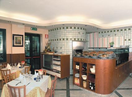 Hotel Kristall Loiano Extérieur photo